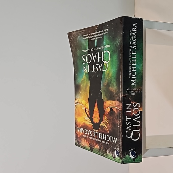 Luna Book CAST IN CHAOS THE chronicles of Elantra Michelle Sagara 2010 Paperback - Picture 11 of 17